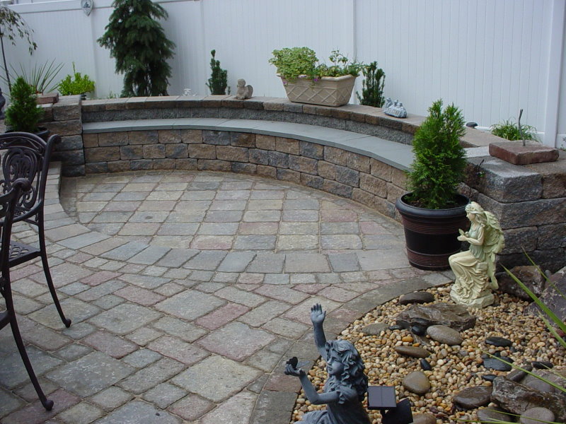 techo bloc seating wall with pillars